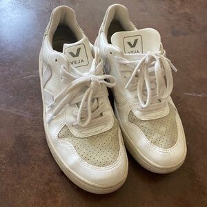 White V10 Veja Sneakers